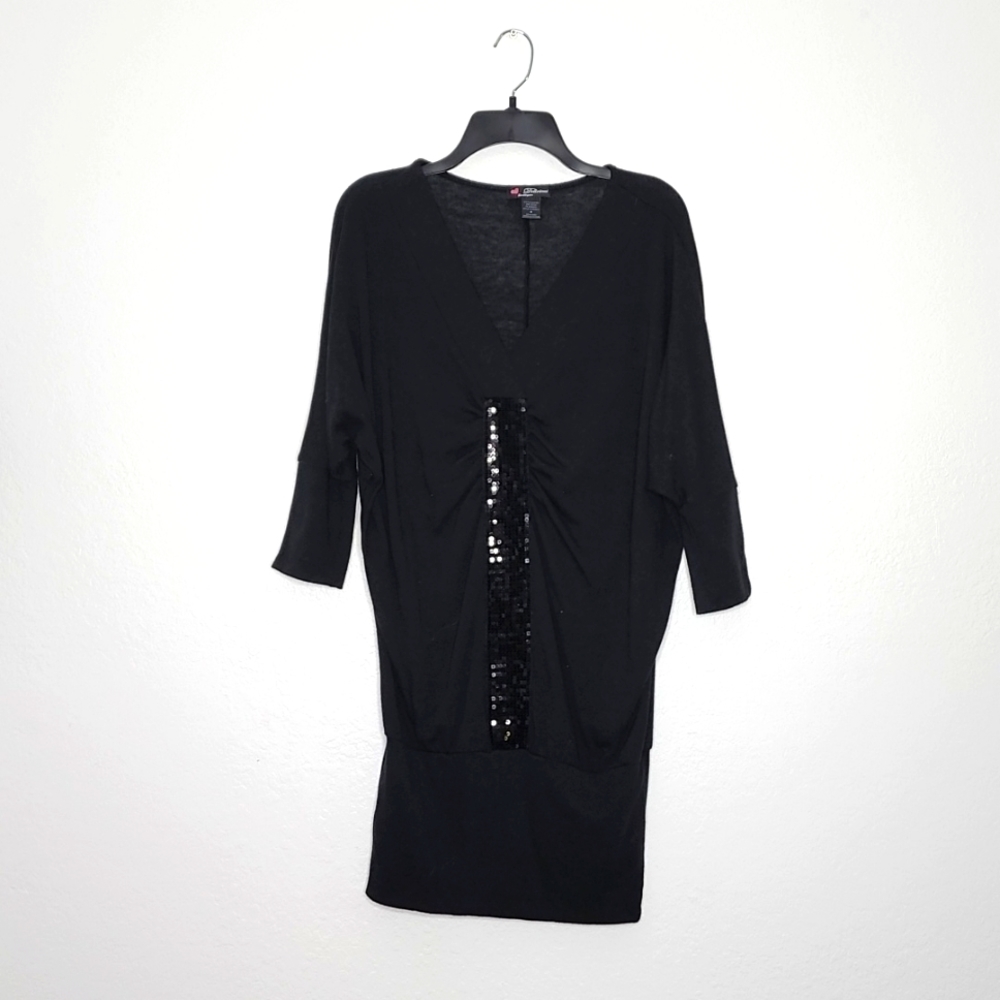 Delicious V neck sequins black dress๐ฅ 5/$25 Bundle Sale ๐ฅ